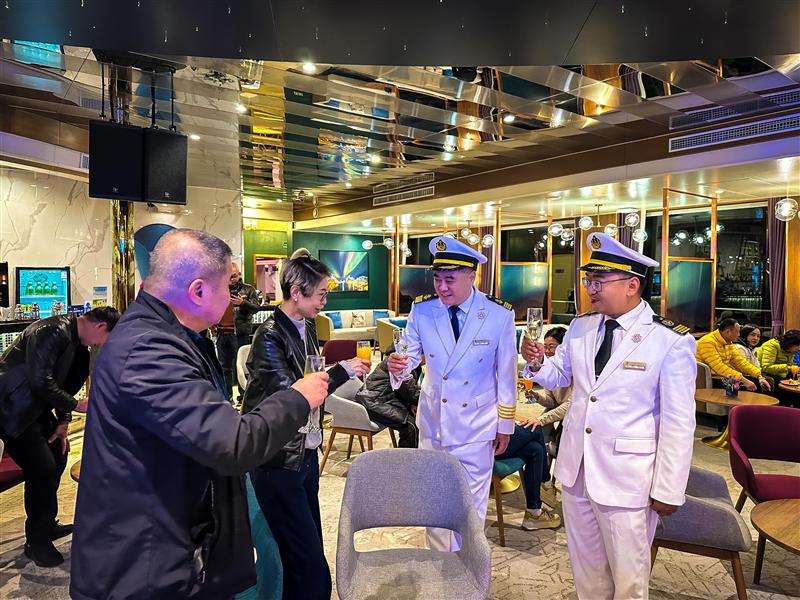 Three Gorges Yangtze River No. 3 Captain Meeting Three Gorges Yangtze River No. 3 Captain Meeting