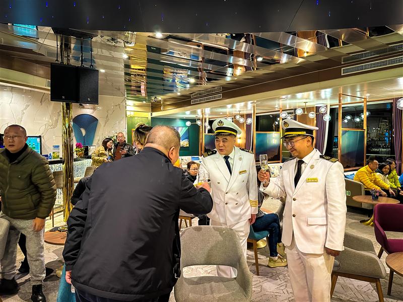 三峽長江叁號船長見面會 三峽長江叁號船長見面會