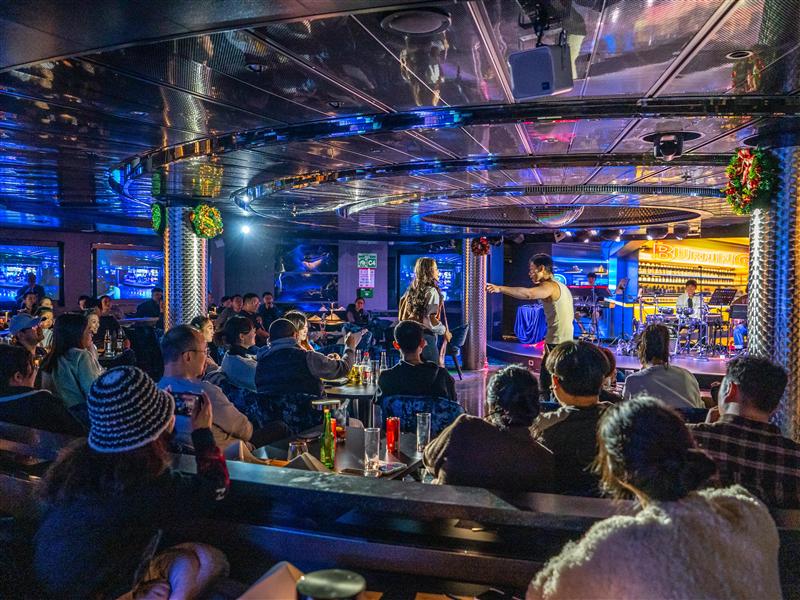 中國上海吳淞口愛達魔都號2