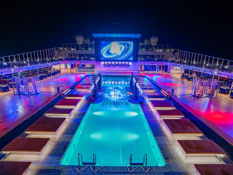 吳淞口碼頭msc榮耀號頂層甲板泳池