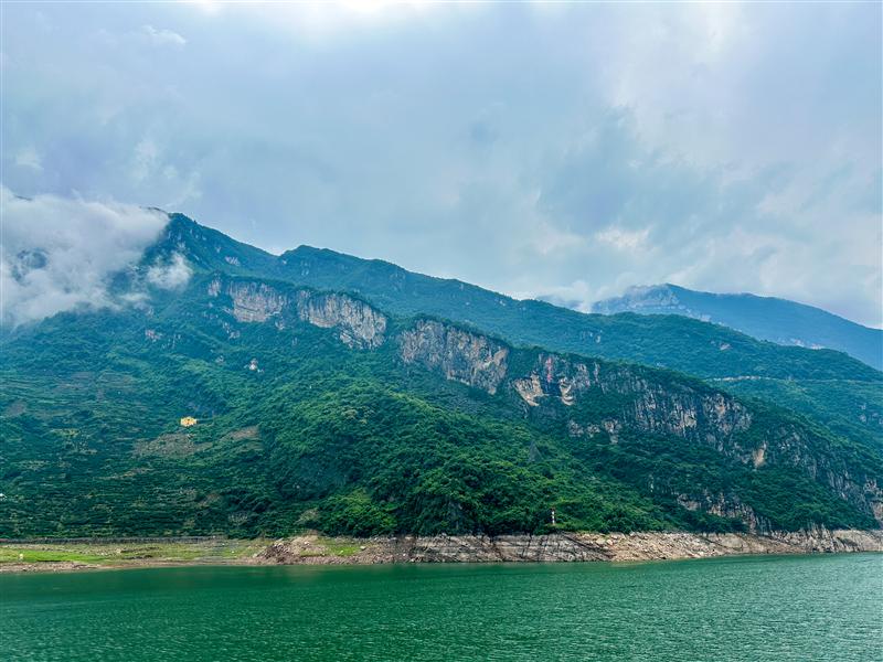 三峡长江奇迹链子崖 三峡长江奇迹链子崖