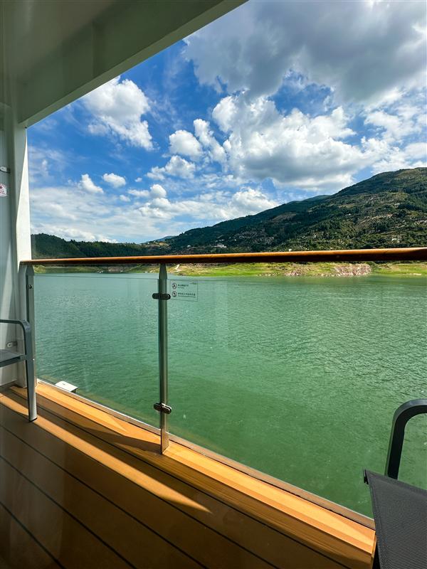 三峡世纪远航窗外景色 三峡世纪远航窗外景色