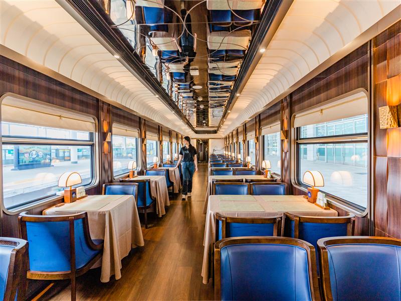 成都熊猫专列成都号金熊猫餐厅 成都熊猫专列成都号金熊猫餐厅