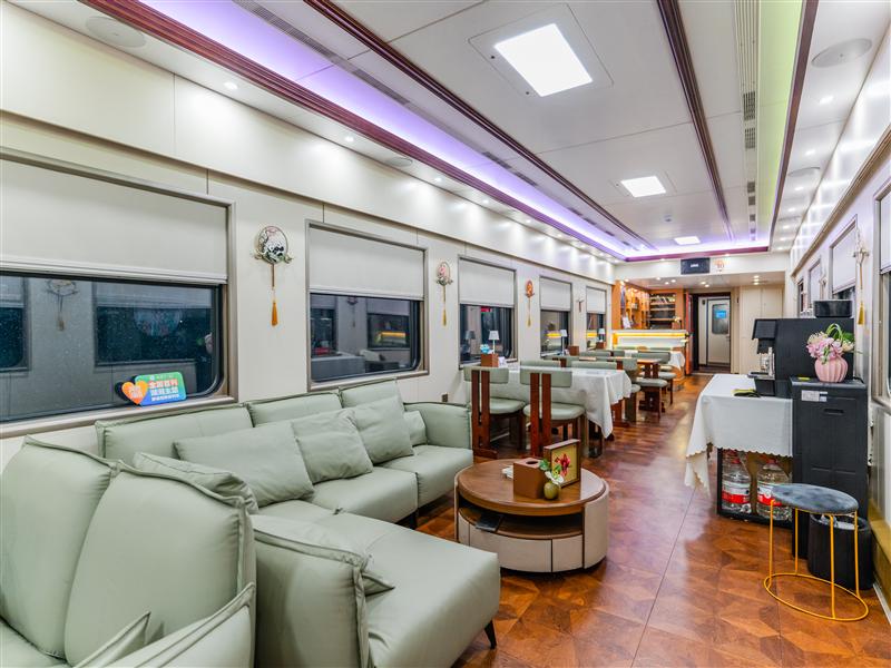 南方列车潇湘号醉潇湘娱乐车