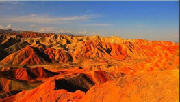 張掖旅游指南之十宗“最”(2) 張掖旅游指南之十宗“最”(2)張掖丹霞地貌位于甘肅省河西走廊中段的張掖市,古為河西四郡之一張掖郡,取