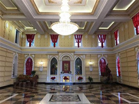 哈爾濱冰雪大世界 哈爾濱那盛大恢弘、冰雕玉砌、晶瑩剔透、絢彩多姿、精美絕倫的冰砌的世界,給人留下了太多的難忘的記憶和夢幻般的回想。每一年的隆冬季節,都有一個夜晚是為它守候。