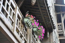 海螺溝農家樂推薦(2) 海螺溝農家樂推薦(2)5.好又來農家樂 好又來農家樂是一家綠色生態環境的田園式休閑小居,位于海螺溝景區新興鄉,四周青山綠水,空氣清新,鳥語花香。