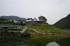 2020湖北金秋主題線路出爐了(2) 2020湖北金秋主題線路出爐了(2)今年秋季,湖北省旅游局還推薦游客沿漢江踏秋訪古,賞秋覽勝。