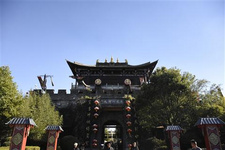 大理南詔風情島有多美？（2） 南詔風情島觀音原為男性
因其仁慈、善良、救民于水火、普渡眾生等仁愛之舉及以慈悲為懷，具有博愛之心，故觀音在人們心目中漸由男性嬗變為女性。