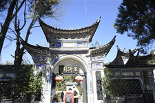 云南特色美食,每一個(gè)當(dāng)?shù)厝硕寄钅畈煌?云南有著“一山分四季，十里不同天”的美景，也有著“一天吃四季，十餐不同味”的美食。