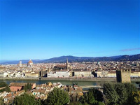 意大利主要城市購物點(diǎn)分布（4） 1、在The Space購物與THE MALL一樣，要先在門口拿個(gè)號(hào)，看到要買的東西直接交給店員并報(bào)出自己的號(hào)碼，最后到收銀臺(tái)看號(hào)統(tǒng)一結(jié)賬。