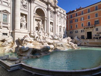 意大利主要城市購物點(diǎn)分布（3） 諾文塔名品奧特萊斯與塞拉瓦萊名品奧特萊斯一樣，同屬M(fèi)cArthurGlen旗下，以小鎮(zhèn)的形式建造。這家打折村開在離威尼斯30多公里的地方，由于知道這家的人不多，去的人也少，所以這家折扣村的貨品反而成了全意大利最全的。