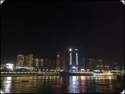 重慶夜景兩江游船 重慶 南濱路 春天 楊志熠