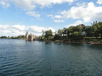 千島湖5月前可以免費游啦! 近日,繼全國各地多家景區開放免費游政策之后,杭州千島湖也可以免費游啦!即日起至2020年5月1日前,全球游客可免費游千島湖多個景區。免費景區包括千島湖景區、文淵獅城景區、石林景區、森林氧吧、龍川灣、釣魚島、九咆界、千島秘境。