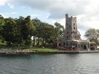 夏天到千島湖完成10件事(2) 夏天到千島湖完成10件事(2)民以食為天,吃的命題自古以來都是人們熱衷不斷的,知了悶聲叫著,蜻蜓也飛到低洼處,炎熱的夏季,從水果樂園中獲得的歡樂是自身的勞動換來的,這屬于收獲的樂趣,自然抵得過每天盯著手機看冷笑話大全來的笑聲。