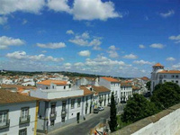 今年夏天去葡萄牙旅游景點推薦 今年夏天去葡萄牙旅游景點推薦,在葡萄牙的東南部有著非常漂亮的海灘,還有沙灘島嶼。要說在葡萄牙,好玩的地方還真不少,不管是美麗的山景,還是承載歷史的城鎮,動物植物,都是能滿足你。