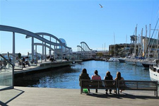 到底什么西班牙菜最好吃？ 西班牙是美食家的天堂，每個地區都有自己獨特的飲食文化以及代表菜色。到底什么西班牙菜最好吃？這個問題讓小編傷神，因為它們都好吃?。〔恍啪投既コ猿钥?。