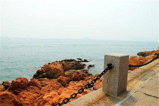 2020青島國(guó)際啤酒節(jié)周六全面開啟（1） 延續(xù)青島國(guó)際啤酒節(jié)于每年八月份第二個(gè)周六開幕的傳統(tǒng)，2020青島國(guó)際啤酒節(jié)將于本周六（13日）在嶗山區(qū)世紀(jì)廣場(chǎng)啤酒城隆重開幕，持續(xù)16天。屆時(shí)，“全城歡動(dòng) 激情共享”的啤酒節(jié)狂歡盛宴全面開啟。此外，今年青啤將繼續(xù)突破空間限制，繼續(xù)打造“空中啤酒節(jié)”和“海上啤酒節(jié)”，帶給消費(fèi)者全方位、立體化的暢飲體驗(yàn)。