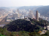 冬季推薦之延安周邊好去處(1) 冬季推薦之延安周邊好去處(1)延安,簡稱“延”,國務院首批歷史文化名城。嚴冬時節,到延安游玩,平時大熱的旅游景區呈現一種別樣的風情。這個冬天,小編給您推薦幾個延安周邊好去處。