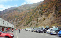 五一畢棚溝游園會，穿漢服免費游啦! 五一假期即將到來，你準備好去哪里外出踏青，享受休閑時光了嗎?五一想要玩出新花樣，可以來畢棚溝哦~畢棚溝即將開啟五一游園會，而且推出了著漢服免費入園的優惠福利。屆時漢服愛好者齊聚畢棚溝，或白衣勝雪、或羅衣花裙，定會是一個驚艷了時光的大型穿越現場哦!快來打卡吧!