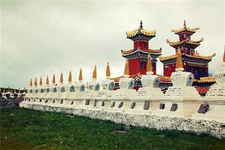 若爾蓋草原旅游簡(jiǎn)介 若爾蓋草原旅游簡(jiǎn)介：若爾蓋草原，我國(guó)三大濕地之一，是中國(guó)最美的地方，素有