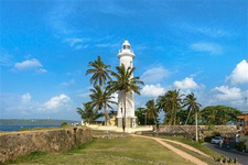 斯里蘭卡買精油和護膚品必看 首先是大家都知道的SpaCeylon——斯里蘭卡高端精油SPA/個人護理品牌。全天然、有非常多不同功效和主題的系列，而且推陳出新的速度極快。包裝設計很美又有南亞風情，也是旅行手信的好選擇。天然材料，不含香精、無動物實驗……國內買相宜本草的價格能買這樣的產品，值得！