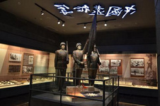 騰沖櫻花谷中秋峽谷觀月記 騰沖櫻花谷，地處高黎貢山國家自然保護區內，距離騰沖縣城28公里。擁有七八個大大小小原生態露天溫泉。走云南之前我就做了櫻花谷的功課，有在峽谷留住一宿的想法。和大家商量是否留住櫻花谷，一致同意，立馬打電話訂了櫻花谷的小木屋商務套房。