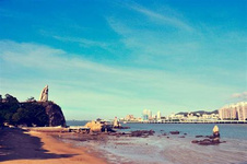 高大上的鼓浪嶼小資客棧推薦 高大上的鼓浪嶼小資客棧推薦:廈門鼓浪嶼是一個非常小資的地方，島上一年四季都有鮮花盛開，美麗的花朵與那些古典、優(yōu)雅的建筑相襯，構(gòu)成一副優(yōu)雅美麗的風(fēng)景畫，淡淡的花香味讓人沉迷。來到鼓浪嶼旅游，最簡單的是入住一家有情調(diào)的旅館，你會發(fā)現(xiàn)濃郁的文藝氣息真的很容易獲得。