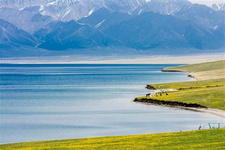 中國最美的秋天景色在新疆 中國最美的秋天景色在新疆，要說中國最美的秋景，那就在新疆，新疆的秋天景色，簡直美得勾魂。秋天，好像在新疆的每一處，都能展現出秋天的色彩，也是最能代表這個季節的美。