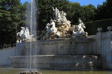 維也納值得去的地方 承載著不朽樂章的藍色多瑙河是否依舊令人心潮澎湃？維也納森林中是否能邂逅到美麗的磨坊姑娘......本期我們走進樂都維也納。