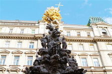 維也納金色大廳聽一場古典樂 我在海外旅行中一直有一個理念，每到一個城市爭取要在那個地方看一場當地的演出，能夠了解當地的文化和一些音樂的特色。所以在音樂之都維也納一定要聽一場古典音樂會。--張奧