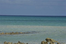 西沙群島哪些島嶼可以去耍？ 西沙群島哪些島嶼可以去耍？中國的海島資源，還是比較豐富的，但西沙群島，這里遠離了城市的喧囂。這里的海島景色，完全可以相比馬爾代夫，這里海水通透、純凈，晴空萬里，這里是中國人才能進入的。