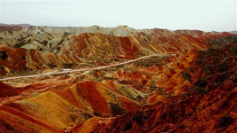 如穿越星際般的世界美景 如穿越星際般的世界美景:電影《星際穿越》上映不久,就被無數網友冠之了“神作”的稱號,好評如潮。尤其是里面的美景令人如癡如醉。今天,小編給大家推薦12個地方,照樣讓你領略如穿越星際般的美景!甚至,真實存在的景色比電影中還要美。