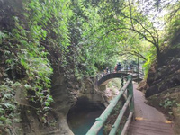 金刀峽旅游新體驗--鐵道式攀登 金刀峽旅游新體驗--鐵道式攀登:五一起,金刀峽再添新玩法--鐵道式攀登。什么是鐵道式攀登?好耍不?趕緊聽小編釋疑...