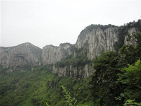 冬季四川滑雪場推薦，人少景美趁早哦 冬季的四川，有許多的地方都下雪了。小伙伴來到四川旅游不能錯過的就是玩雪，除了賞雪以外，滑雪也是一個很不錯的選擇，下面小編就為你推薦幾處四川滑雪場。