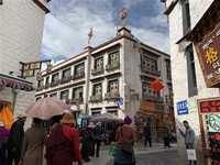 最全的西藏阿里旅游線路攻略 最全的西藏阿里旅游線路攻略，越往西，才越接近真正的西藏，西藏秘境——天上阿里。阿里地區(qū)，是世界最高海拔地區(qū)，西藏是世界的屋脊，那阿里地區(qū)，就是世界屋脊的屋脊。