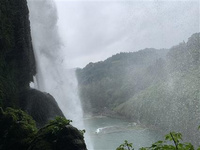 貴州安順旅游有哪些景點 貴州安順旅游有哪些景點，中國最后的穴居部落，世世代代生長在洞里，到生命終點，也不離開。回到主題，安順是一個神秘的地方，那到這里旅游，有哪些景點可以去呢？