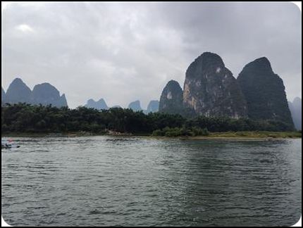 廣西 陽(yáng)朔 興坪漓江上段 游船 秋天 郭倩虹