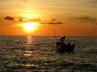 百米滑道今夏首登北海銀灘 風靡全球的100米超長滑道，將于7月15日首登北海銀灘!長達45天的瘋狂嘉年華，讓你嗨玩一夏!超長100米巨型滑水道、360°的旋轉滑道、9米高的彩虹滑道、大型夢幻泡泡池……把原本屬于夏天的精彩統統還給你!