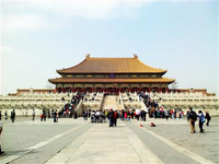 故宮西部重要通道的歷史故事(3) 故宮仁智殿大約毀于明末清初,清代在仁智殿舊基上建立了內務府公署。內務府的總管相當于皇帝的大管家,其機構設置模仿六部,儼然就是一個微縮版的國家機構。