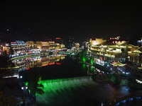 湘西不解之謎TOP8(1) 湘西不解之謎TOP8(1)湘西是一個很神秘的地方,她讓你感知民族文化的魅力;她是一道道民族文化的美味大餐,她是一幅幅不朽的畫卷;她演繹著一個個神秘而獨特的文化傳奇,她描繪著一個個美麗而富有的精神世界!其中一系列湘西不解之謎,更是讓人欲罷不能。(文章來源--隨風(fēng)行走)