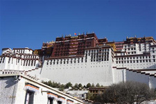 “五一”起布達拉宮開始執行旺季門票價格 5月1日起至10月30日，布達拉宮開始實行旅游旺季門票，從淡季的100元/人次上調至200元/人次。