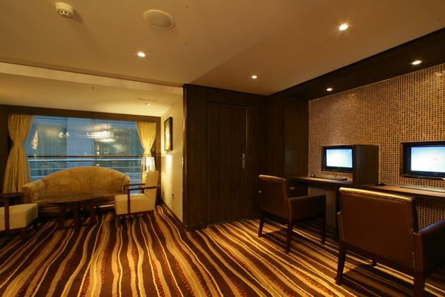 Century Oasis Cruise-Internet Bar