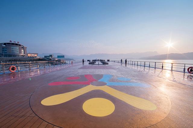 Century Oasis Cruise-Sun Deck