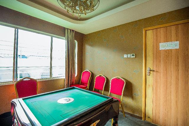 New high lake cruise Cruise-chess and card room