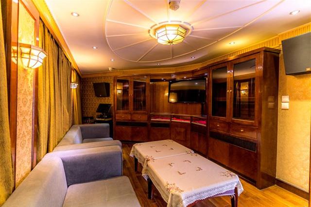 Yangtze No.1 Cruise-KTV Cigar Bar