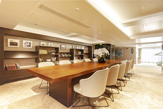 世紀凱歌號遊輪書屋