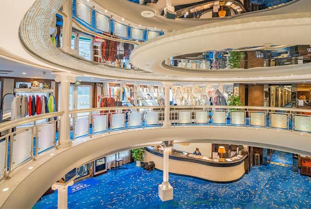 凱蒂號遊輪大堂