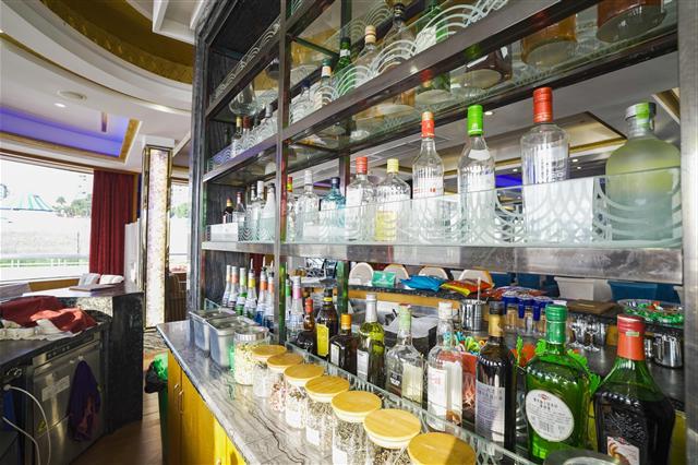 President 8 Cruise-Bar 1