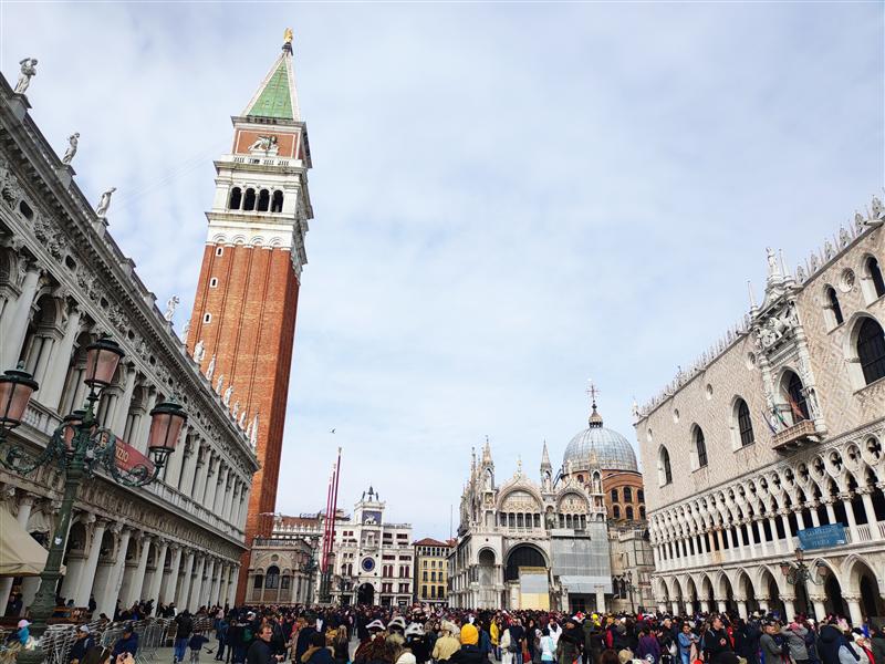 诺唯真爱彼号邮轮